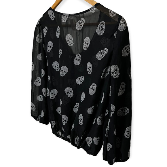 No Boundaries Juniors Black Sheer Blouse With White Skull Print Size M (7-9) - Picture 8 of 13
